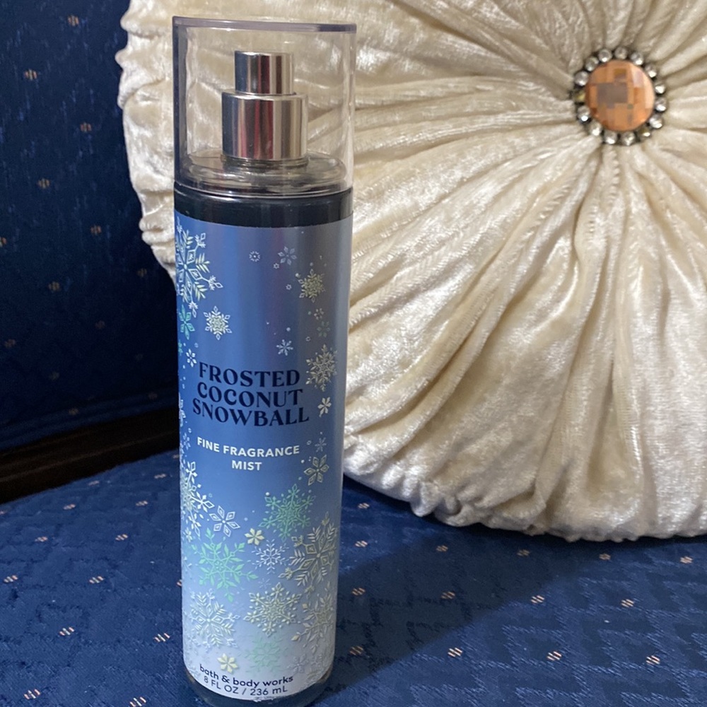 BATH & BODY WORKS SET. . . FROSTED COCONUT SNOWBALL SCENT - Picture 3 of 6